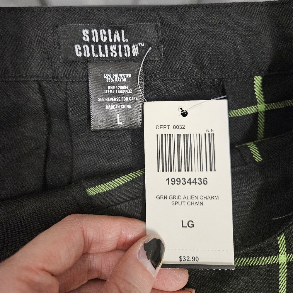 NWT Social Collision Black & Green grid split skirt sz L - Picture 3 of 3